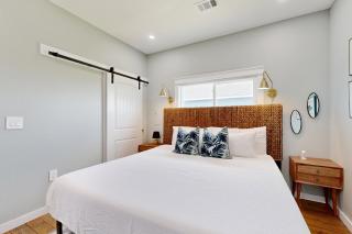 Modern Steps to Beach Shared Pool & Playground - 1