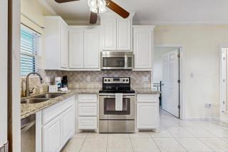 Amazing Canal Front Hot Tub Boat Ramp - 9