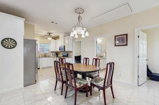 Amazing Canal Front Hot Tub Boat Ramp - 1