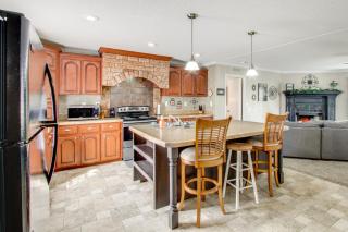 Quiet Family Home in Headland with Games and Yard - 1