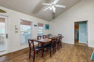 Charming Gulf Views Large Deck Dog Friendly - 3