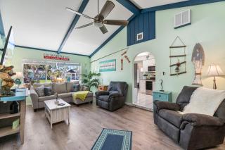 Charming Beach House, Heated Pool, Prime Location - 9