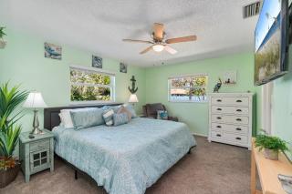 Charming Beach House, Heated Pool, Prime Location - 7
