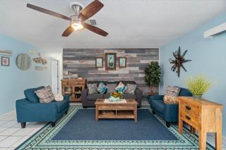 Charming Beach House, Heated Pool, Prime Location - 6