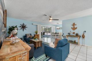 Charming Beach House, Heated Pool, Prime Location - 5