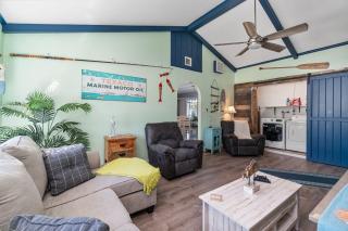 Charming Beach House, Heated Pool, Prime Location - 1