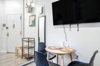 Oasis Apartment by Columbus Circle & Times Square in Manhattan - 1