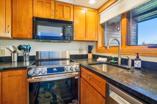 Cozy 2BR Highridge Condo Unit I3 in Killington, VT with hot tub and scenic woods view. - 6