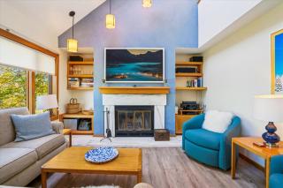 Cozy 2BR Highridge Condo Unit I3 in Killington, VT with hot tub and scenic woods view. - 2