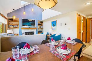 Cozy 2BR Highridge Condo Unit I3 in Killington, VT with hot tub and scenic woods view. - 1