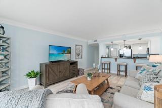 Modern, Beachfront Getaway, Sleeps 4 - 4