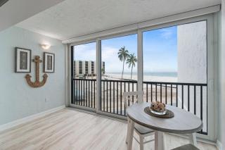 Modern, Beachfront Getaway, Sleeps 4 - 2