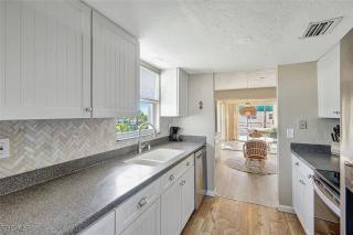 Bright Two Bedroom Condo with Gulf Access - 5