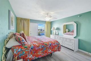 Bright Two Bedroom Condo with Gulf Access - 2