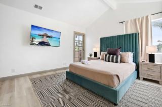 Steps tp beach Prime location Villa - 8