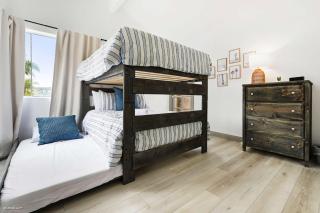 Steps tp beach Prime location Villa - 3