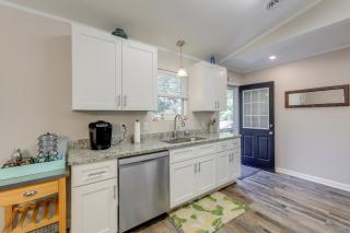 Lovely Emerald Isle Home, Walk to Beach! - 3