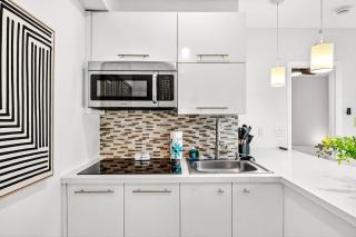 Chic Modern Studio with Queen Bed - 4