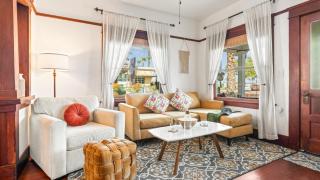 Classic San Diego Home w Outdoor Lounge Vintage Charm Casa Craftsman by Avantstay - 7