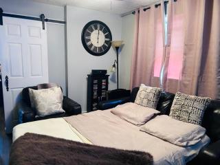 The Layover Lounge - 2