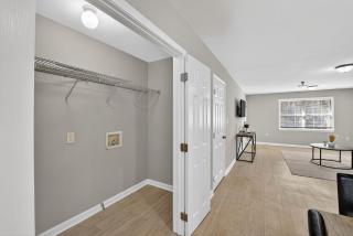 Family Friendly, Spacious 2bd 1bt Apartment - 7