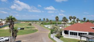 Fresh & Bright Near Beach Great Family Pool - 8