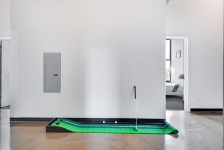 West Loop - City Views With In & Out Parking 1 - 2