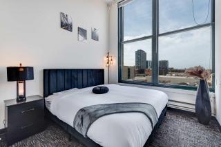 Modern West Loop Gem-City Views & Prime Location 1 - 1