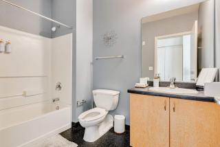 West Loop - City Views With In & Out Parking 3 - Chicago - 4