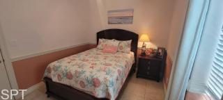 One by forth Block to Beach Ground Floor Pristine Pool - 5