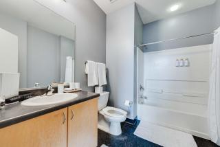 Modern West Loop Gem-City Views & Prime Location 5 - 3