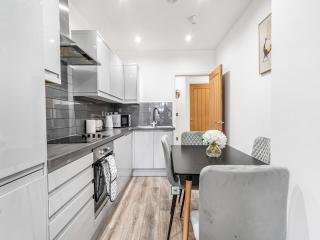 The Velvet Nest 2BR 2BA - 7