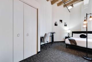 Modern West Loop Gem-City Views & Prime Location 6 - 7