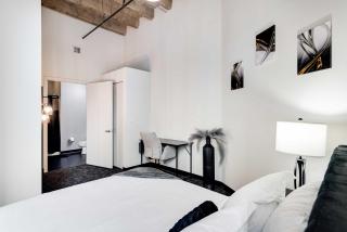 Modern West Loop Gem-City Views & Prime Location 6 - 3