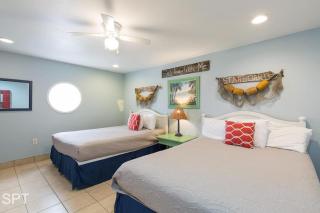 Beachfront Bargain 2 Levels 2 Pools & Hot Tubs - 4