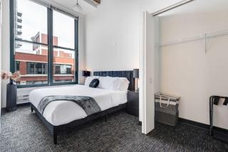 Modern West Loop Gem-City Views & Prime Location 2 - 2