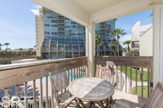 Beachfront Resort & Pools Great Family Space - 8