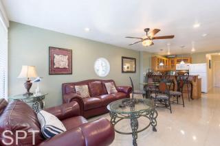 Beachfront Resort & Pools Great Family Space - 5