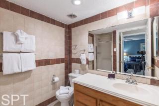 Beachfront Resort & Pools Great Family Space - 1