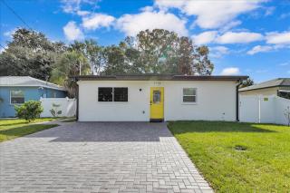 roomstr NJ Room 1 Bedroom in South Tampa with Shared Full Bathroom & FREE COFFEE - 0