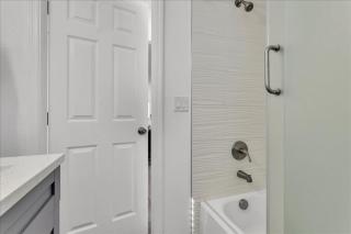 roomstr NJ Room 1 Bedroom in South Tampa with Shared Full Bathroom & FREE COFFEE - 6