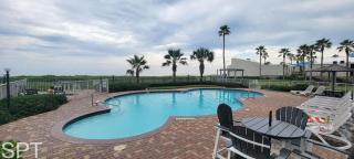 Fun Beachfront Heated Pool Awesome Location - 9