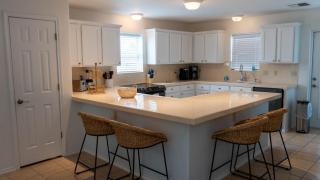 Upscale & Spacious Home Renovated Pool - 8