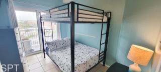 Fun Beachfront Heated Pool Awesome Location - 4