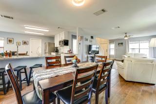 New Braunfels Escape, Walk to Gruene Hall! - 4