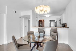 Waterview Luxury 2-Bedroom Condo Sunny Isles Beach - 4