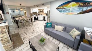 Sweeping 5th Floor Views Direct Beach Remodele - 7