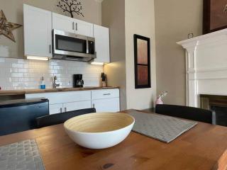 THE LEMON TREE - DOWNTOWN HISTORIC LANCASTER - 6