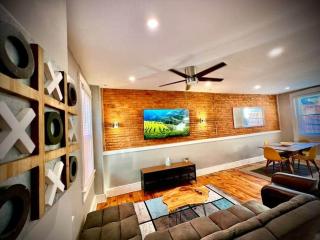 THE STAGE HOUSE - CITY CENTER THEATER DISTRICT - 5