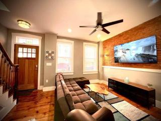 THE STAGE HOUSE - CITY CENTER THEATER DISTRICT - 7